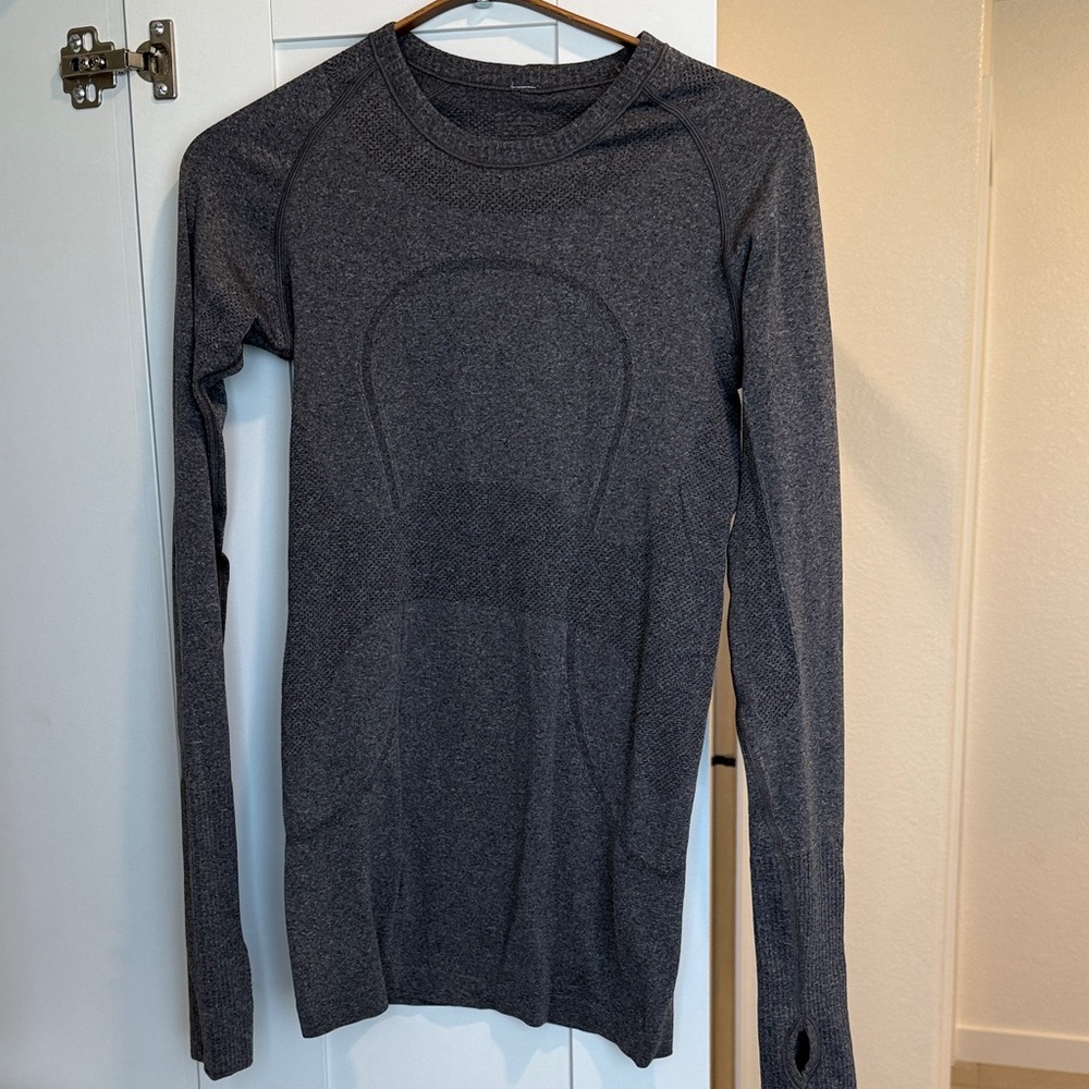 Lululemon Women's Gray Long Sleeve running workout Top